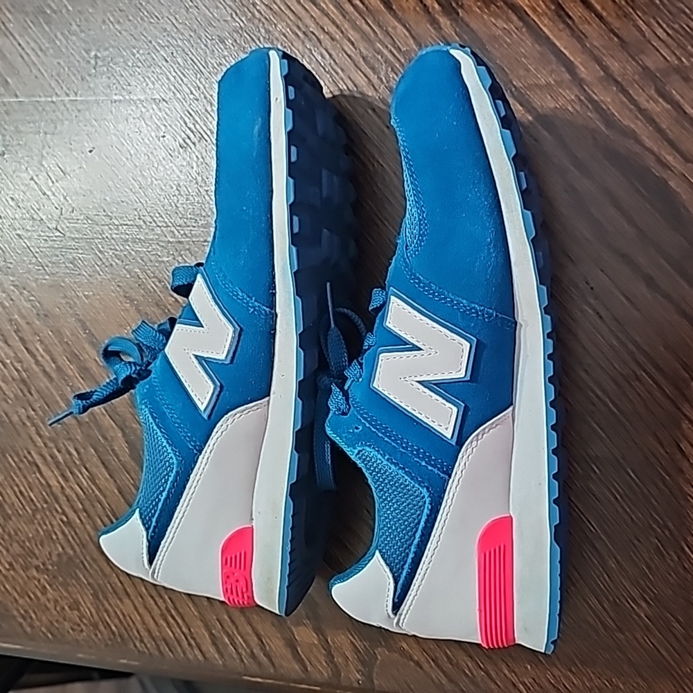 New Balance - Picture 4 of 8